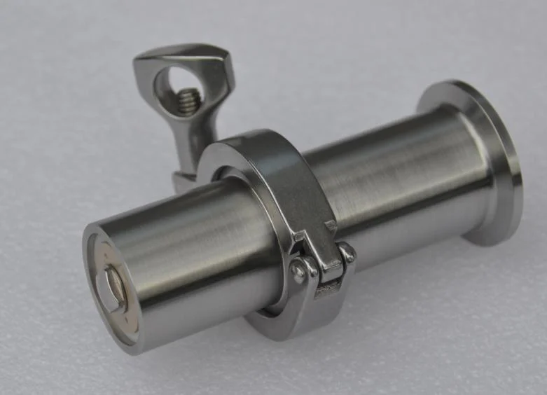Telescopic self-driven cleaning ball for pharmaceutical equipment CIP