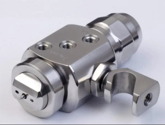 Coating spray gun lance assembly with automatic positioning