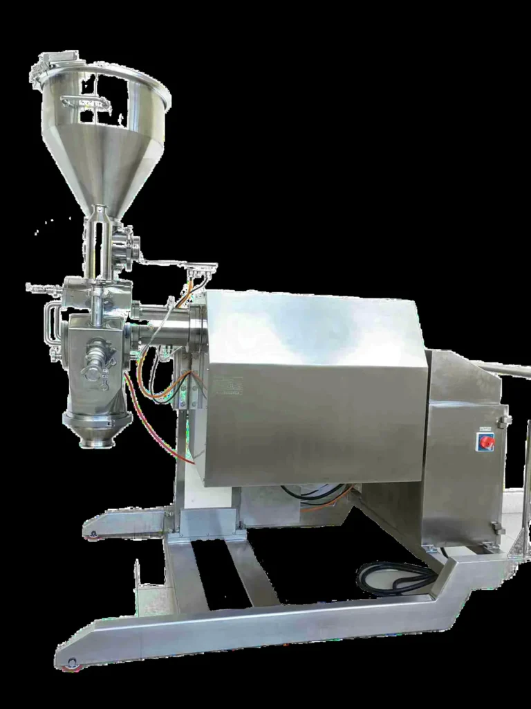 Hammer mill with feed screw and pulses for controlled dosing
