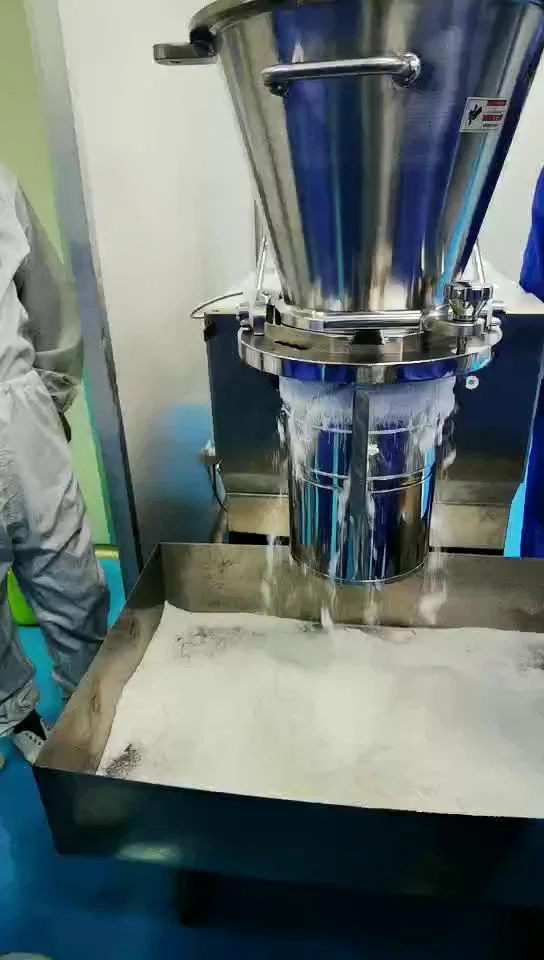 Extrusion chamber spinning screws processing wet mass
